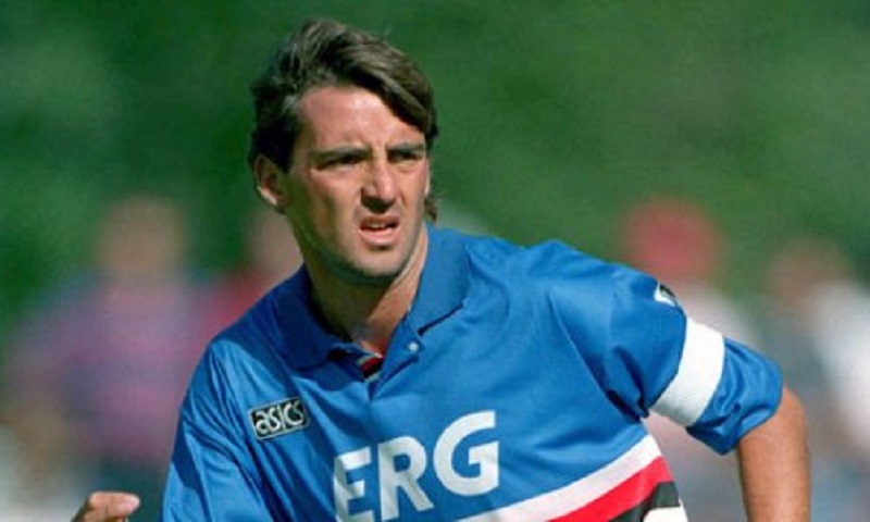 Roberto Mancini thời đỉnh cao thi đấu trong màu áo CLB Sampdoria.