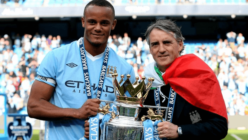Khoảnh khắc lịch sử khi Roberto Mancini đưa Man City lên ngôi vô địch Premier League.