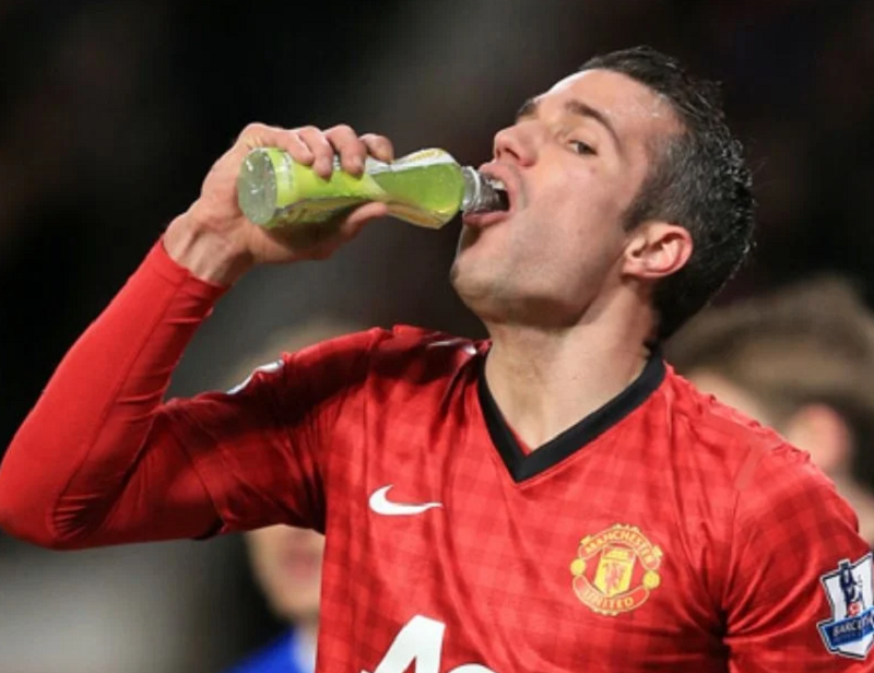 Bù đắp điện giải đúng cách giúp duy trì sự tỉnh táo và ngăn chặn tình trạng mỏi cơ sớm.