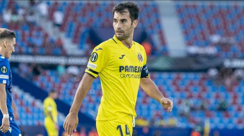 Manu Trigueros là tiền vệ người Tây Ban Nha, biểu tượng bền bỉ của Villarreal CF. 