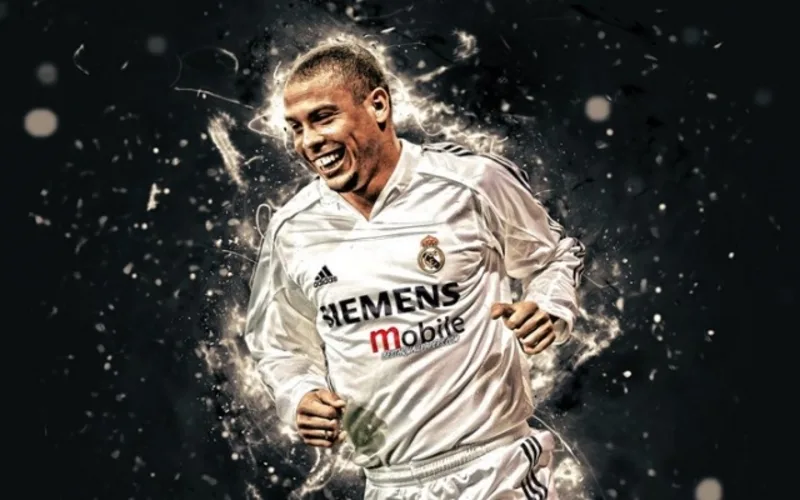 Với 104 bàn sau 177 trận, Ronaldo để lại hiệu suất ghi bàn ấn tượng trong màu áo trắng Real Madrid.